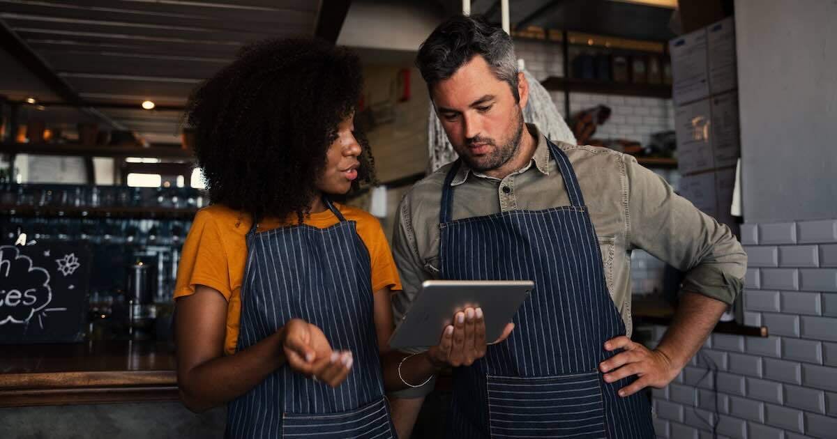 deskless restaurant workers discussing data trends